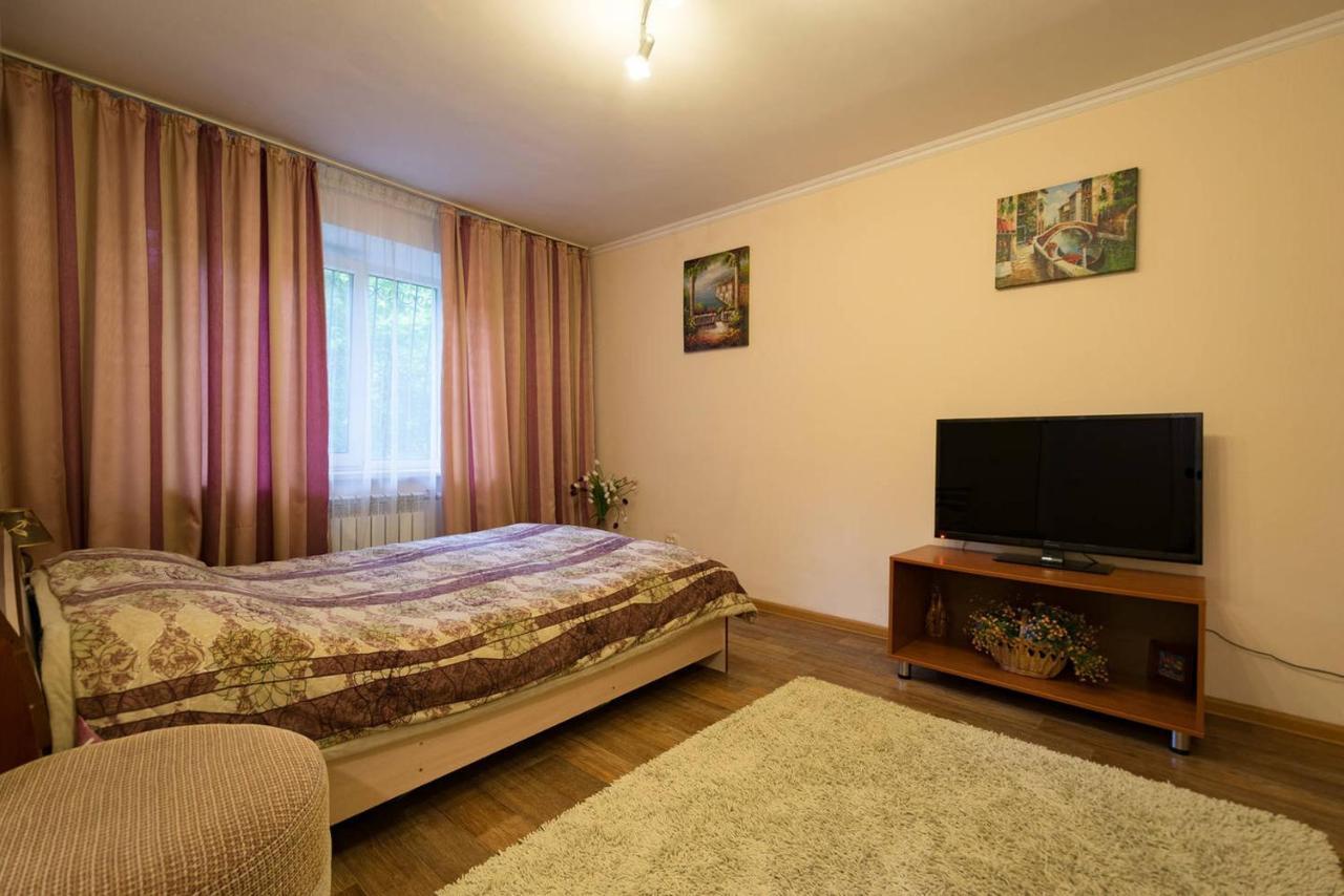 Apartment Nadezhda At Zheltoskan 77/79 อัลมาตี ภายนอก รูปภาพ